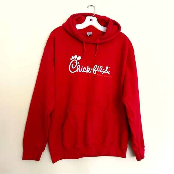 🔸Chick-fil-A Women’s Classic Red Hoodie - Picture 1 of 9